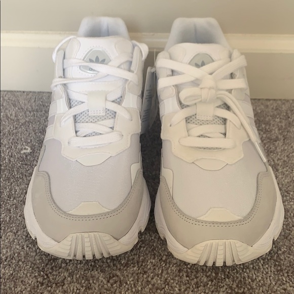 Men’s Adidas Sneakers - Picture 3 of 7